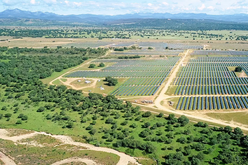 Array: Repsol’s Valdesolar photovoltaic solar farm in Badajoz, Spain