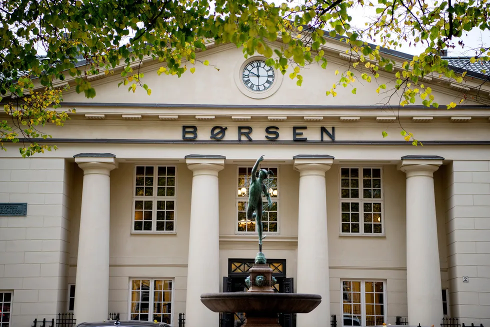 Hovedindeksen på Oslo Børs tok igjen fallet etter korona sent i november.