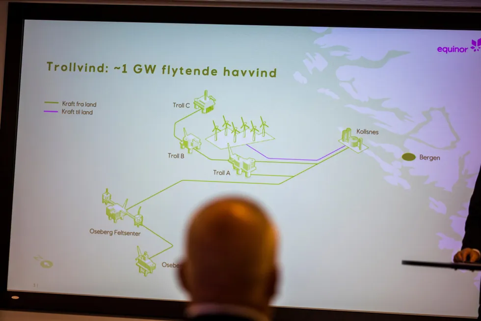 Anders Opedal i Equinor la fredag frem storstilte planer om en gigantisk park med flytende havvindturbiner i havet utenfor Bergen.