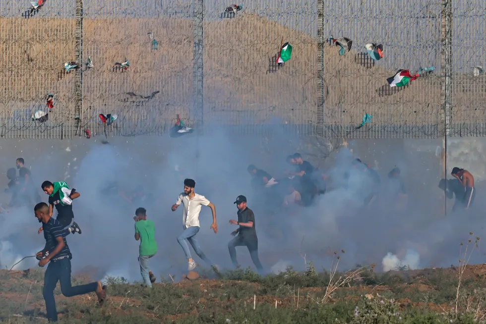 Israelske sikkerhetsstyrker bruker tåregass mot palestinske demonstranter i Gaza by. Tidligere i år ble Redd Barnas hovedstyre ufrivillig værende i Gaza i seks døgn.