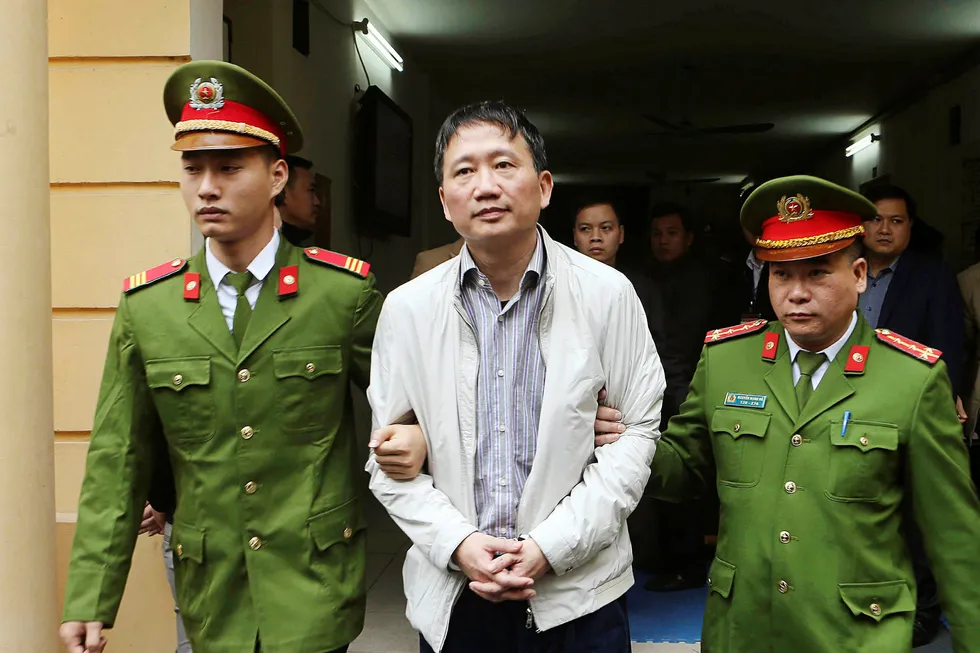 Den tidligere oljetoppen Trinh Xuan Thanh ble kidnappet fra Tyskland, hvor han hadde søkt politisk asyl, og sendt tilbake til Vietnam. Mandag ble han dømt til fengsel på livstid. Onsdag kan dødsdommen komme. Foto: An Dang/AP/NTB Scanpix