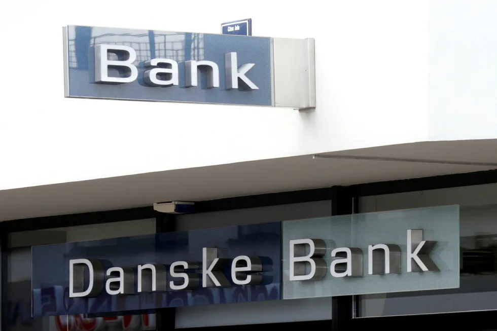 Danske Bank lar kundene bruke verifisering for BankID via fingeravtrykk på mobilen. Foto: Â© Ints Kalnins / Reuters