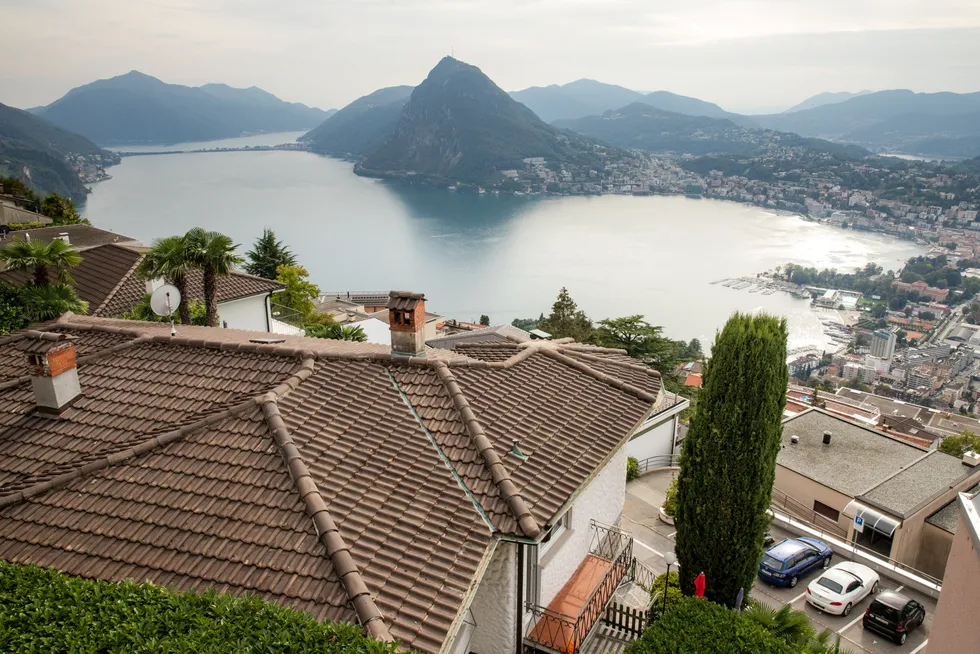 Lugano i Sveits er blitt et favorittsted for velstående nordmenn. Sverige, Danmark, Finland, Island, Østerrike, Hellas, Italia, Frankrike og USA har alle hatt formuesskatt. Ingen har det lenger. Forskningen har vist at rapportert formue er altfor elastisk.