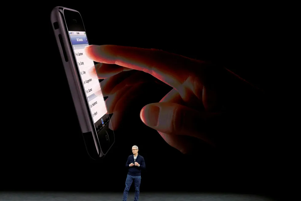 Helt til slutt på pressekonferansen 12. september sa administrerende direktør Tim Cook i Apple «one more thing» – og lanserte den nye Iphone 8. Men Apple klarte ikke å hindre Swatch i å få kloa i varemerket «One more thing». Foto: Stephen Lam/Getty Images/afp