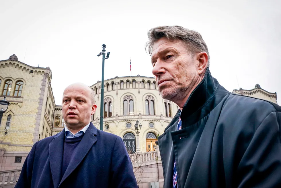 Finansminister Trygve Slagsvold Vedum (Sp) og energiminister Terje Aasland (Ap) ser litt ulikt på behovet for strømkabler mellom Norge og Danmark.