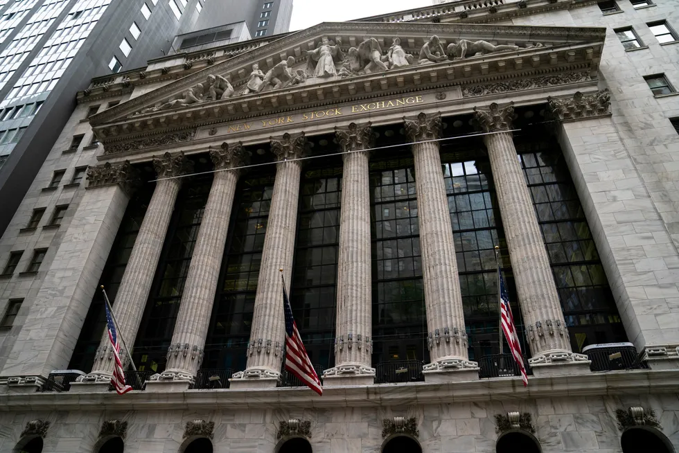 Wall Street åpner torsdag etter nyheten om at Fed trapper ned støttekjøpene som har stimulert økonomien gjennom pandemien. (AP Photo/John Minchillo, File)