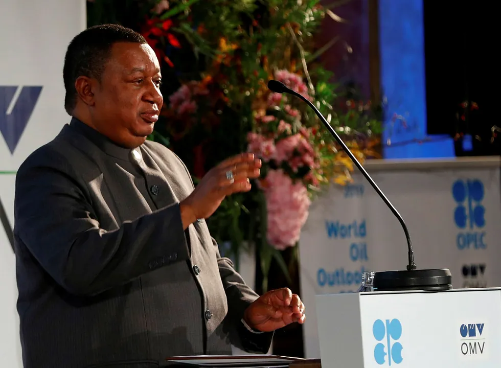 Opec-leder Mohammad Barkindo fra Nigeria holder tale på World Oil Outlook 2040.