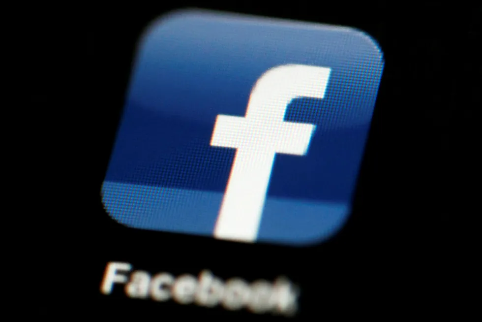 Facebook forbyr alle annonser som fraråder brukere mot å ta koronavaksine.