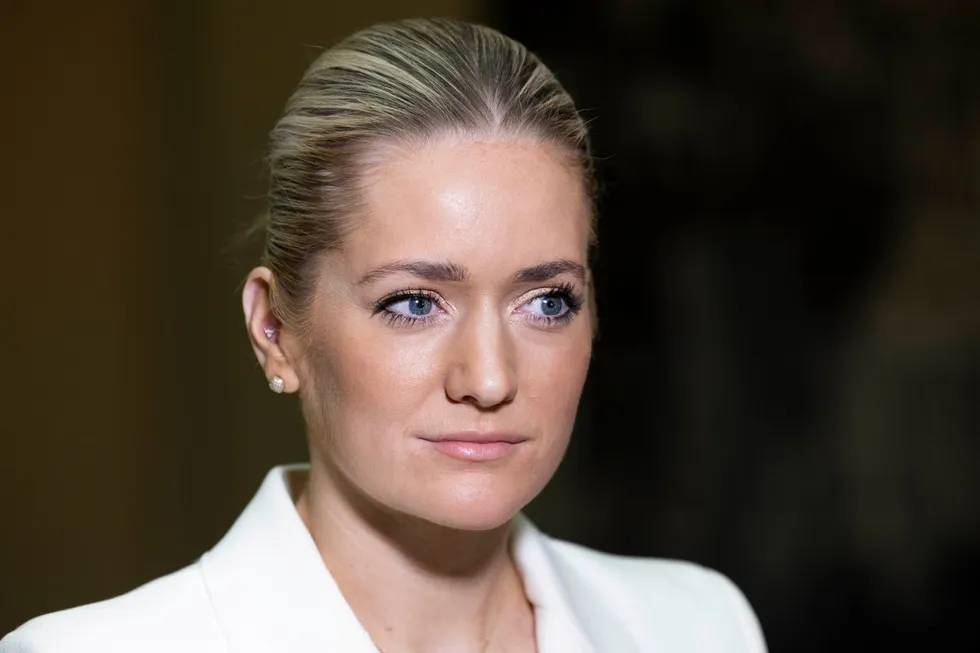 Justis- og beredskapsminister Emilie Enger Mehl (Sp) retter de villeste anklager mot Innlandets fylkesordfører Thomas Breen (Ap).