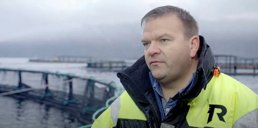 Roger Hofseth i Hofseth Aqua, som har påtatt seg det økonomiske ansvaret for prosjektet som skal øke bestanden av villaks og sjøørret på Sunnmøre.