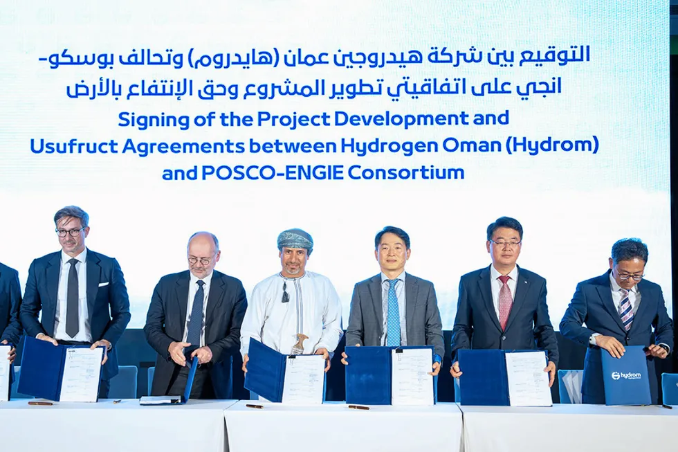 Landmark deal: signing of the Oman green hydrogen project agreements.