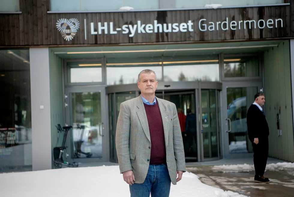 På LHL-sykehuset på Gardermoen var det i dag krisemøte om den økonomiske situasjonen. Generalsekretær Frode Jahren jobber med å håndtere den.