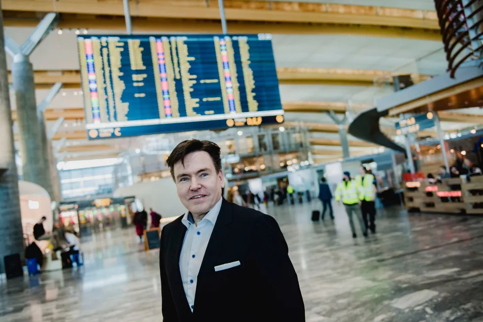 Per-Arne Tuftin i organisasjonen Norsk Reiseliv sier hans medlemmer nå er i ferd med å sende permitteringsvarsel til 4000 ansatte.