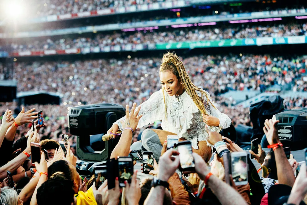 Beyoncés «Lemonade» ble lansert eksklusivt på Tidal i april 2016. I løpet av 15 dager skal albumet ha blitt lyttet til 306 millioner ganger. Her opptrer Beyoncé i Dublin på den etterføl- gende turneen samme år. Foto: Andrew White/AP/NTB Scanpix