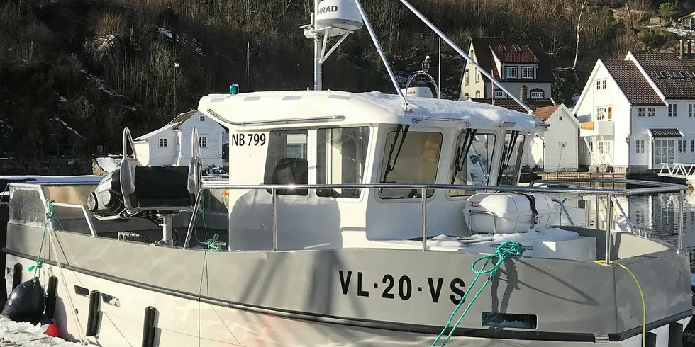 LOFOTFISKE: Den nye NB799 «Leiholm» er på vei med fraktebåt til Svolvær.