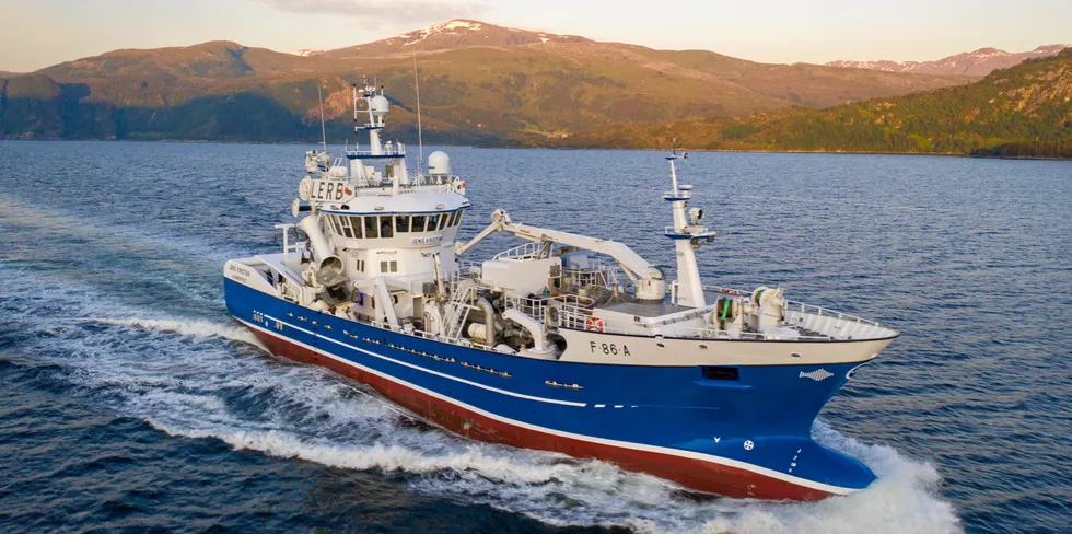 «Jens Kristian» var i 2020 den første nye store finnmarkseide fiskebåten på lang tid, og var et nytt flaggskip i kystfiskeflåten. Nå er den solgt.