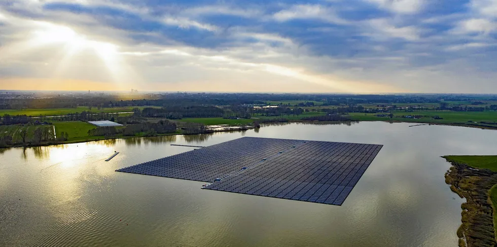 Bomhofsplas floating solar farm.