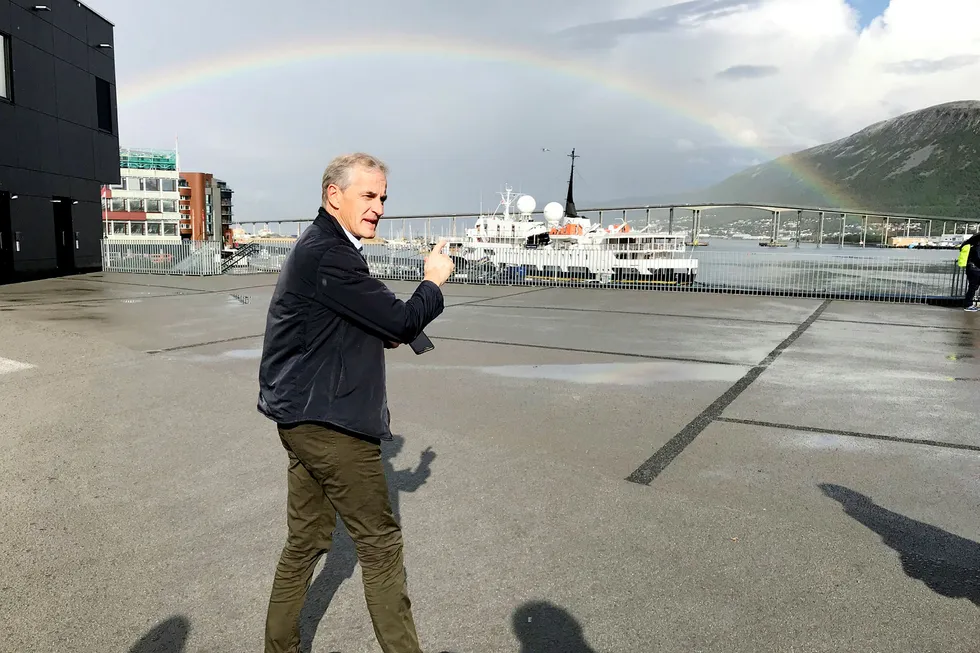 Er det gull i enden av regnbuen? Og velferdsprofitt i enden av fondsinvesteringen? Ap-leder Jonas Gahr Støre så i alle fall en regnbue da han var på valgkamp i Tromsø sist uke.