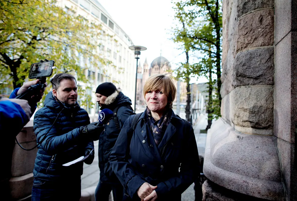 SSBs Christine Meyer (bildet) ankom finansdepartementet mandag formiddag for å møte finansminister Siv Jensen (Frp). Foto: Ida von Hanno Bast
