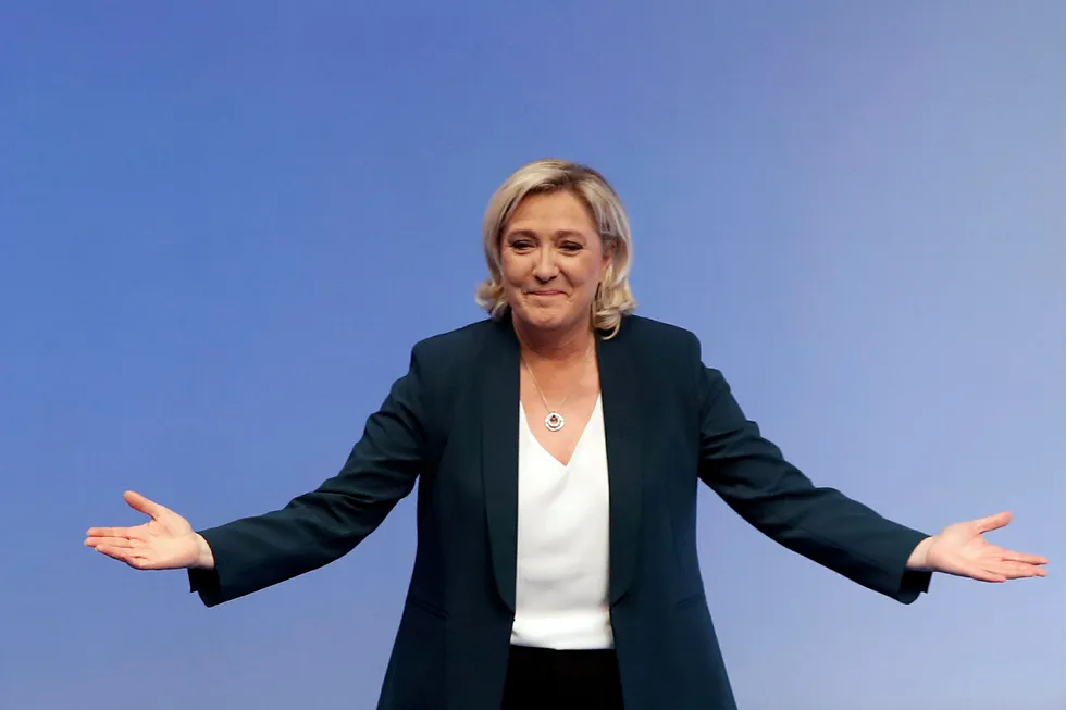 Ytre høyrepartier går fram på en måling utført av den tyske avisen Bild. Her ved leder for Nasjonal front Marie Le Pen.