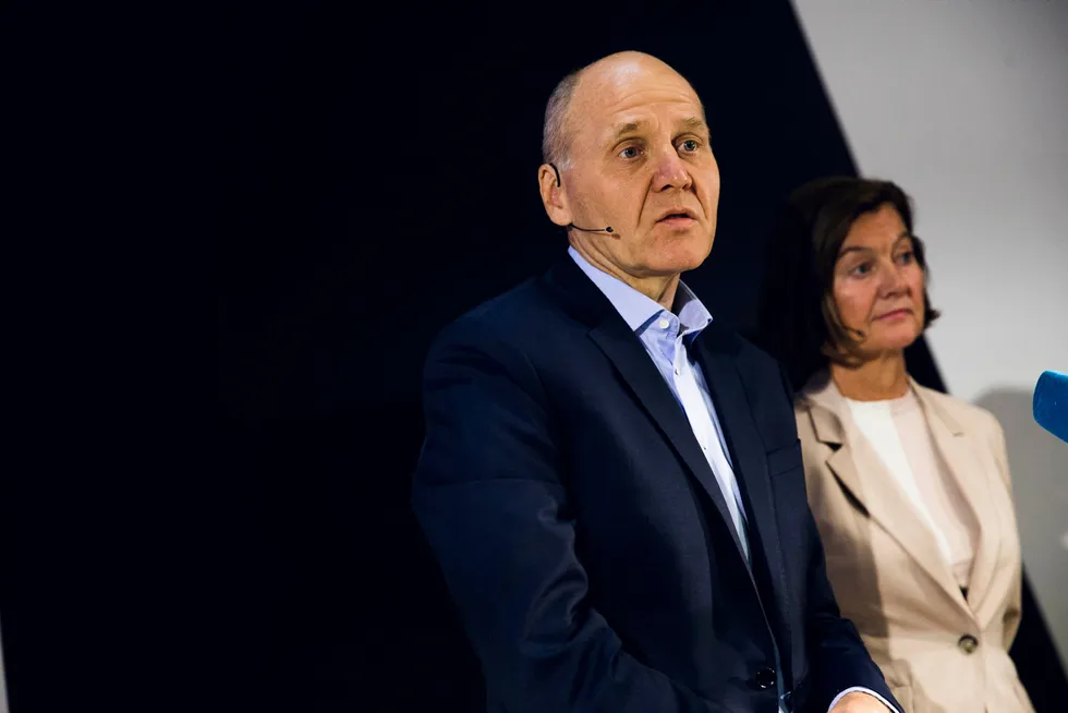 Styreleder Gunn Wærsted og konsernsjef Sigve Brekke i Telenor på et pressemøte i 2018.