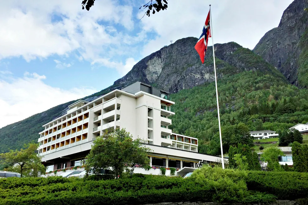 Hotel Alexandra i Loen, innerst i Nordfjord, har historie tilbake til slutten 1880-tallet. Utsikten er fortsatt formidabel, men hotellet hadde ikke hatt vondt av en oppgradering.