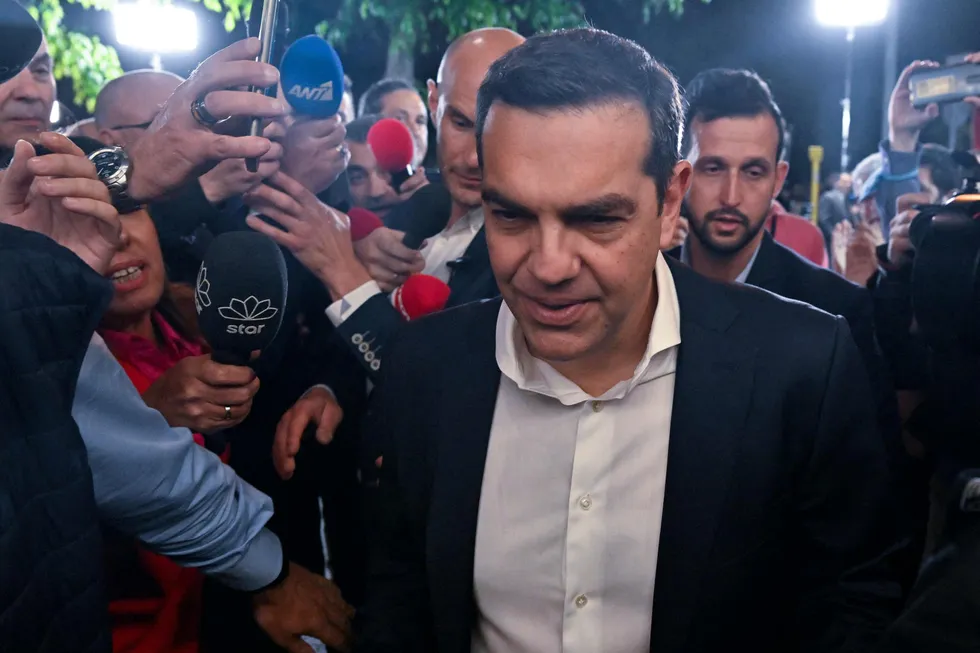 Over og ut? Greske observatører tviler på om tidligere statsminister Alexis Tsipras overlever som partileder etter sviende valgnederlag for venstrepartiet Syriza.
