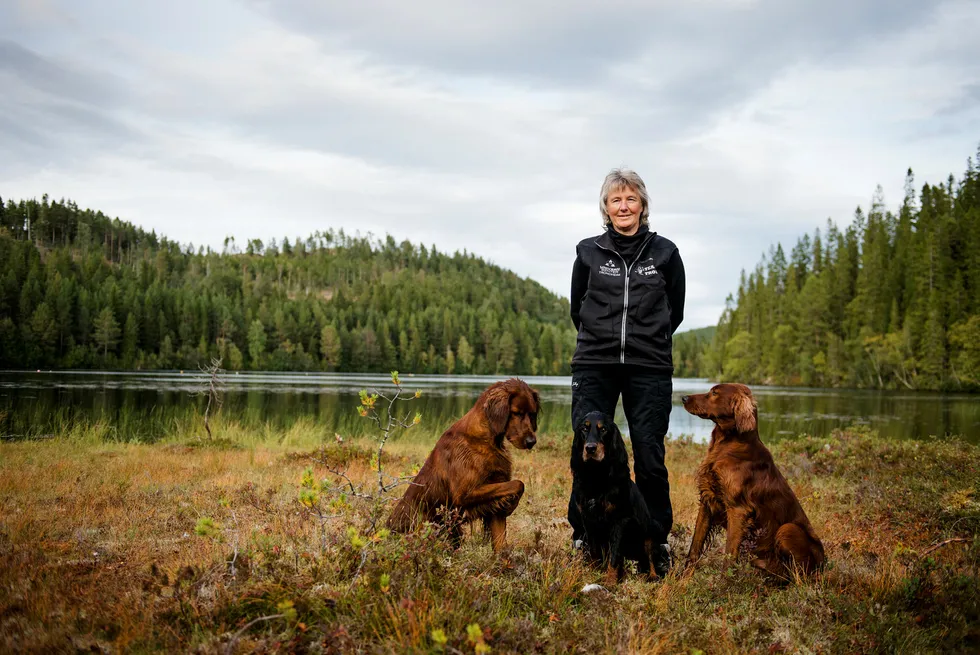 Nina Nordby Kjelsberg har avlet frem noen av landets beste jakthunder. Foto: Martin Innerdal Dalen