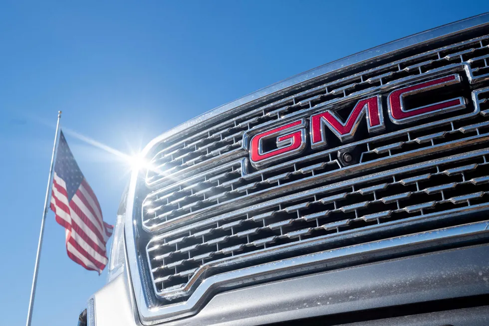 General Motors er nå størst i USA, her ved selskapets enorme pickup GMC.