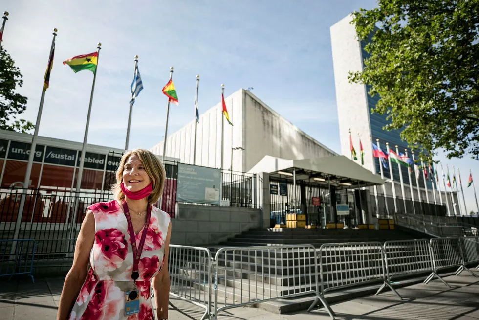 Norges FN-ambassadør Mona Juul er her på vei til FN-bygningen før avstemningen onsdag om hvilke land som skal sitte i FNs sikkerhetsråd fra 2021.