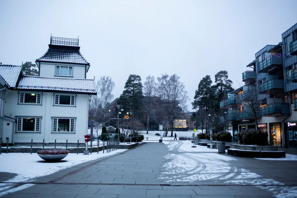 På Kolbotn, et tettsted cirka 13 km sør for Oslo sentrum, ligger kvadratmeterprisen på boliger nå på knappe 60 prosent av prisene på Grünerløkka i Oslo, viser boligprisstatistikken.