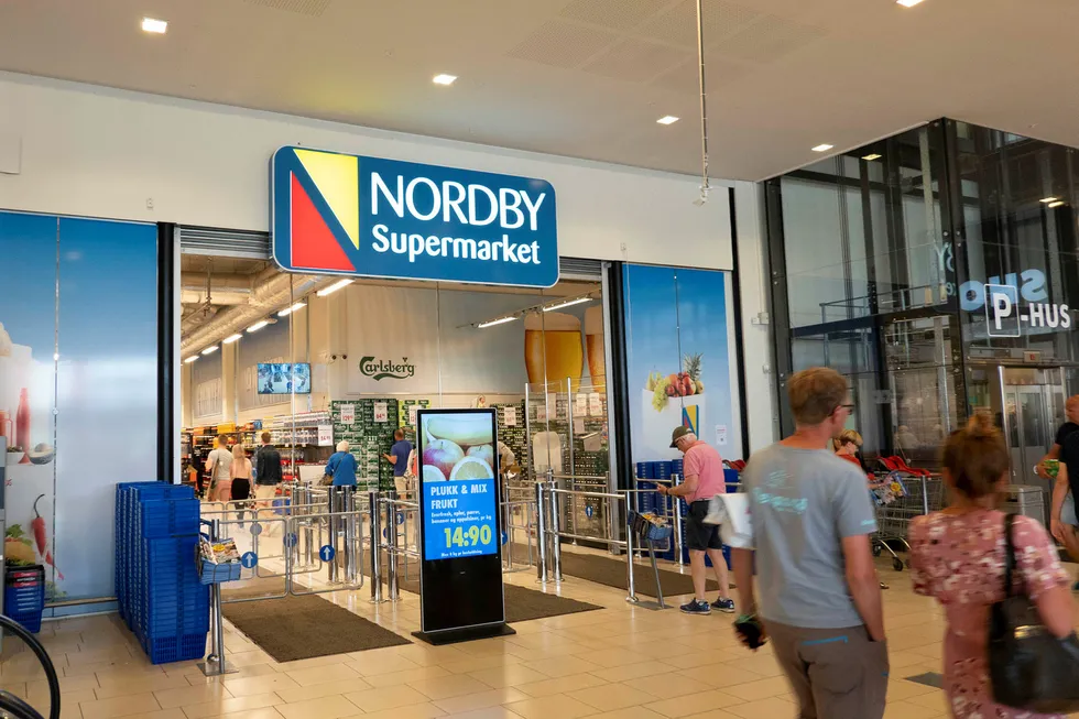 Capital Economics venter at den svenske kronen vil svekke seg betydelig i løpet av året. Her fra Nordby Supermarket i Sverige.