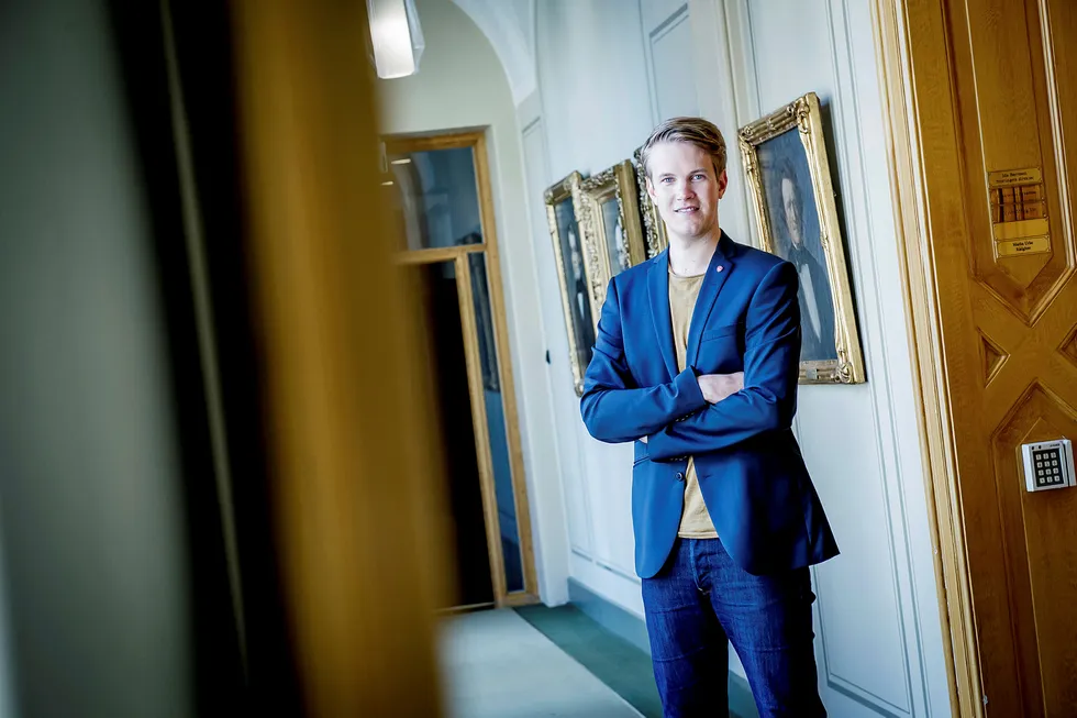Torstein Tvedt Solberg (Ap) mener en skatteordning for investeringer i gründerselskaper kan vri investeringene over fra eiendom. Foto: Gorm K. Gaare