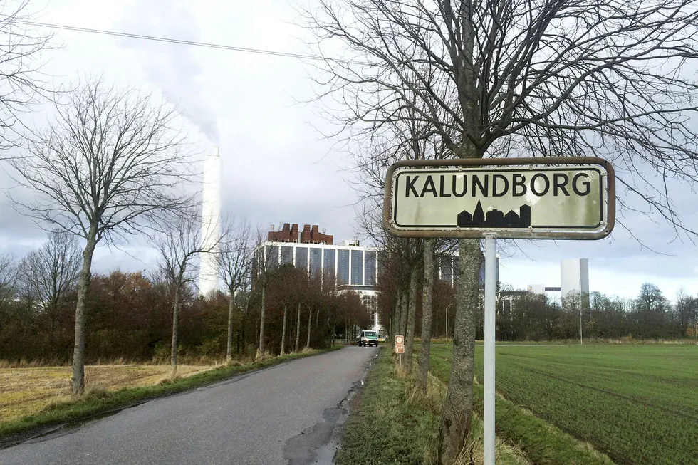 Den vesle byen Kalundborg ligger på vestkysten av Sjælland. Her finnes en industripark som gjennom flere tiår har lagt til rette for utveksling av ressurser mellom et knippe svært ulike fabrikker.