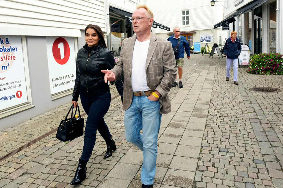 Bahare Letnes' bror, som er kritiker av det iranske regimet, fikk ikke fikk asyl i Norge. Her er Letnes sammen med kjæresten, fiskeriminister Per Sandberg, i Mandal fredag.
