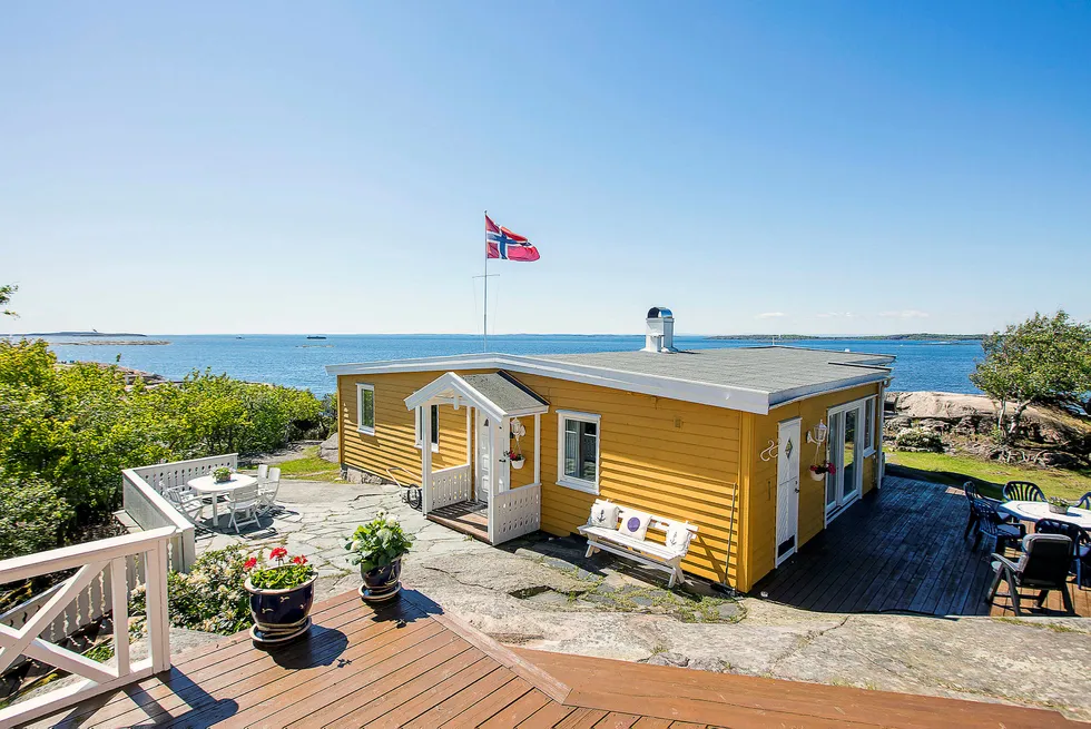Denne fritidseiendommen på Hankø med 85 meter strandlinje ble denne uken satt ned fra 22 millioner til 17,5 millioner kroner. Foto: Roger Sandvær, Studio Oslo/Nordvik og partners.