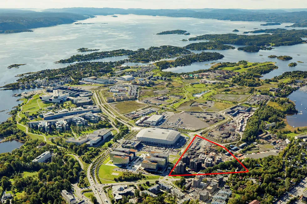 Aker og Obos skal samarbeide om å utvikle 45.000 kvadratmeter bolig og næring på Fornebu. Foto: nyebilder.no