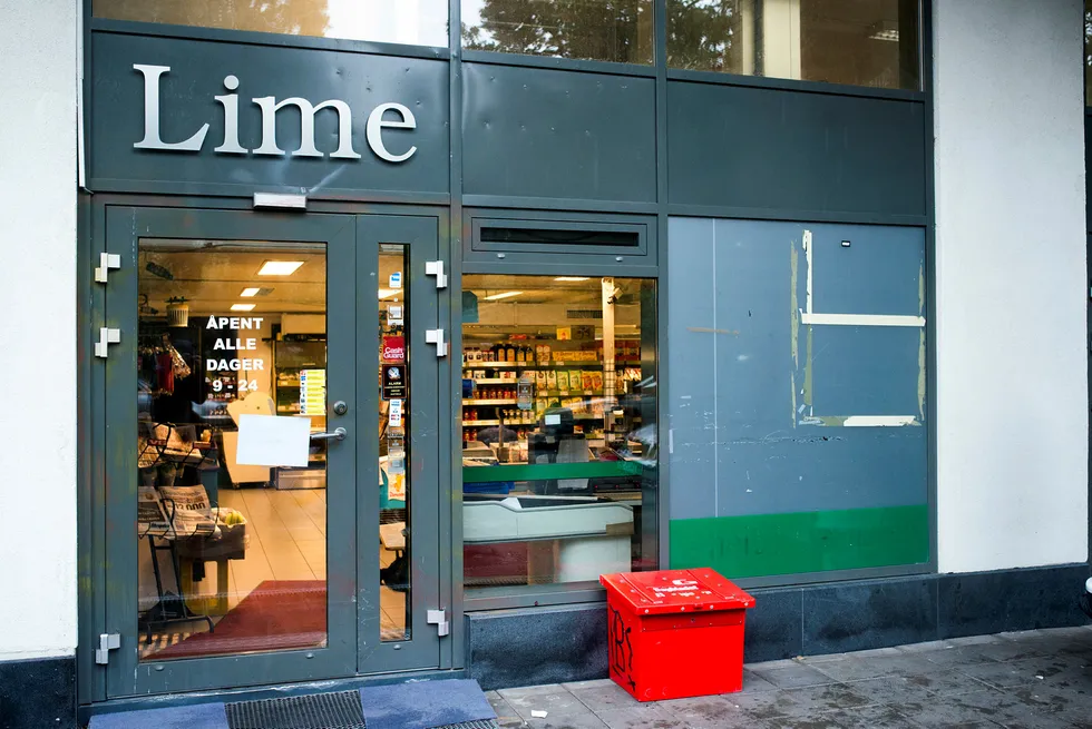 Sivilt politi aksjonerte mot Lime-butikken i Jens Bjelkesgate 71, som en del av en større aksjon mot kjeden og dens eiere i 2014. Foto: Skjalg Bøhmer Vold