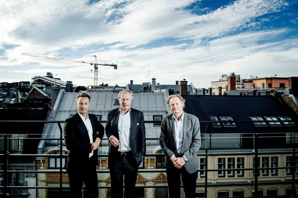 Sammen med Søylen-partnerne Carl Erik Krefting (i midten) og Hans Petter Krohnstad har investor Runar Vatne (til venstre) tjent milliarder på kjøp og salg av næringseiendom. Nå går han også inn i boligmarkedet gjennom kjøp av aksjer i Solon. Foto: Gorm K. Gaare