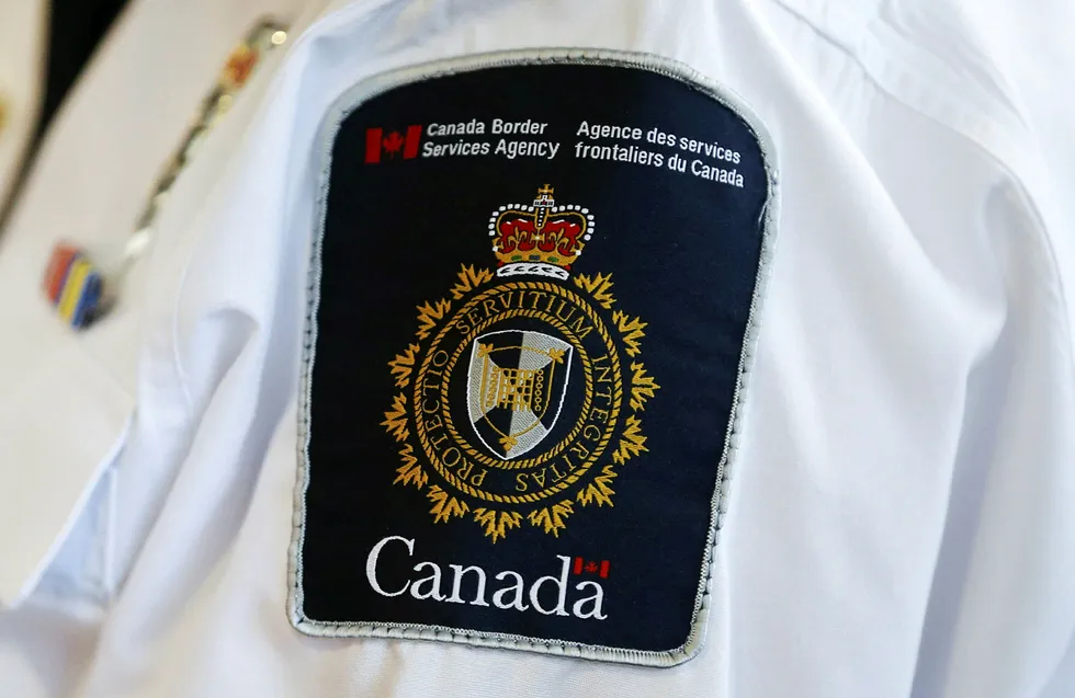 EU-domstolen mener avtalen om utveksling av passasjerinfomrasjon mellom EU og Canada må endres for å bli lovlig. Arkivbilde av en grensevakt på Toronto Pearson International Airport i Mississauga, Ontario, Canada. REUTERS/Mark Blinch/File Photo Foto: MARK BLINCH/Reuters/NTB Scanpix.