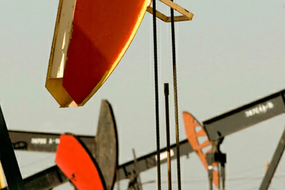 Oil price down: as US output rises