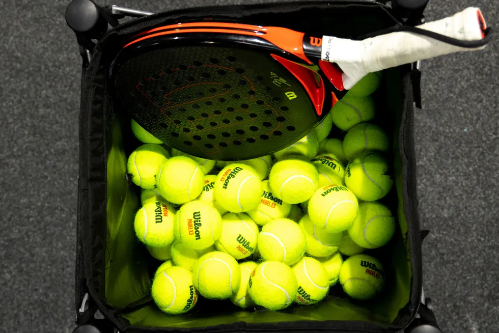 Racketsporten padel, en hybrid av tennis og squash, er de siste årene blitt ekstremt populært i Norge.
