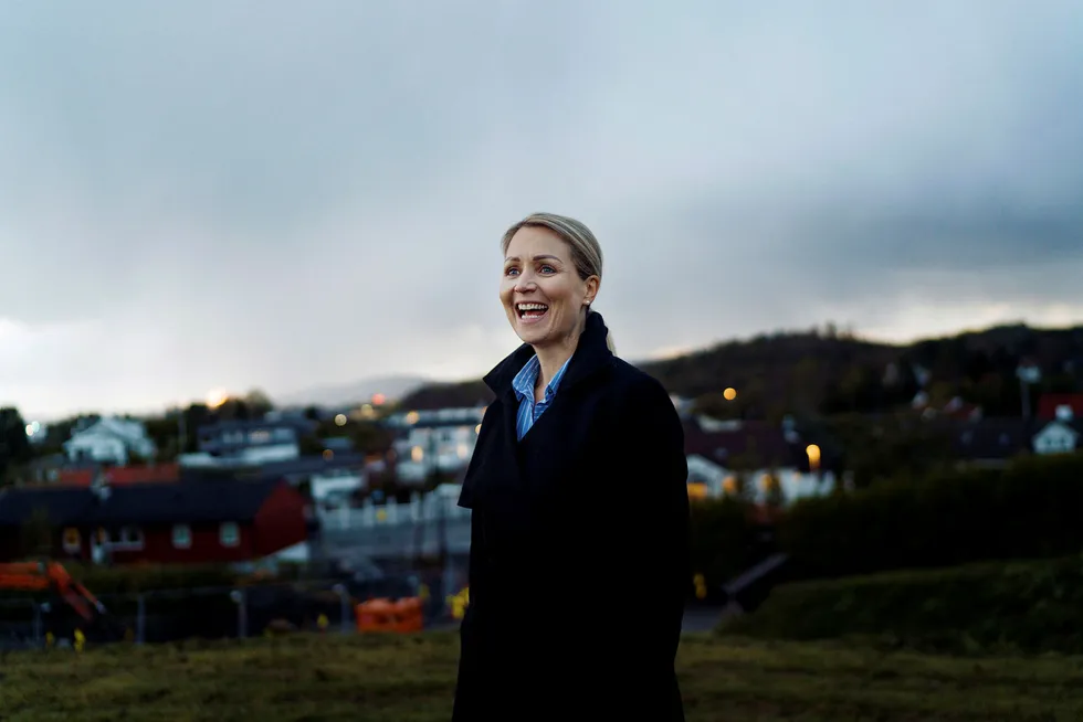 Linn Katrine Høie er blitt toppsjef i oljeselskapet Petrolia Noco, og pendler fra hjemmet i Stavanger til Bergen. Her er hun utenfor pendlerleiligheten like ved kontoret i Bergen.