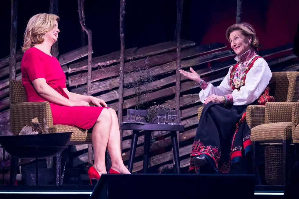 NRKs talkshowdronning Anne Lindmo intervjuet dronning Sonja under markeringen av Den Norske Turistforenings 150-årsjubileum i Oslo Spektrum i januar.