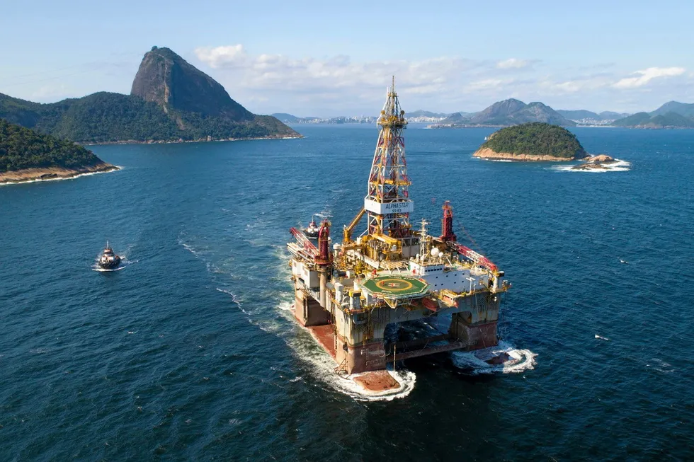New contract: the Constellation Oil Services semi-submersible rig Alpha Star.