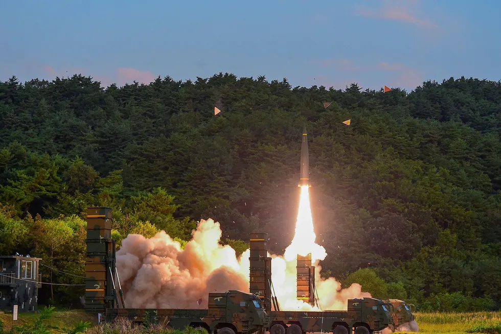 Også Sør-Korea har testet missiler for å svare naboens tester. Her fra en missiltest 4. september. Nå viser det seg at også kineserne er misfornøyde med Nord-Korea. Foto: Forsvarsdepartementet i Sør-Korea/AP/NTB Scanpix