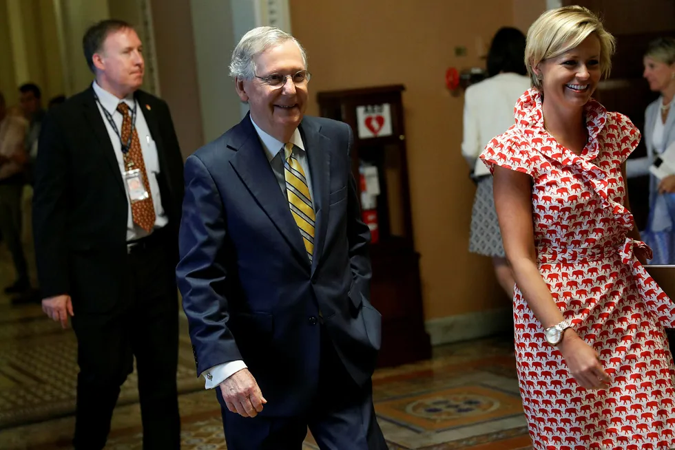 Republikanernes leder i Senatet Mitch McConnell forsøker igjen å få flertall i egne rekker for et revidert forslag til ny helsereform. Foto: Aaron P. Bernstein/Reuters/NTB scanpix