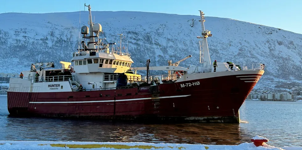 Havøy Kystfiske har vært i hardt vær den siste tiden. I tillegg til konkursbegjæring fra Skatteetaten, har Sjøfartsdirektoratet fratatt rederiet alle sertifikater. Det betyr at snøkrabbebåtene «Hunter» (bildet) og «Sea Hunter» er lenket til kai.