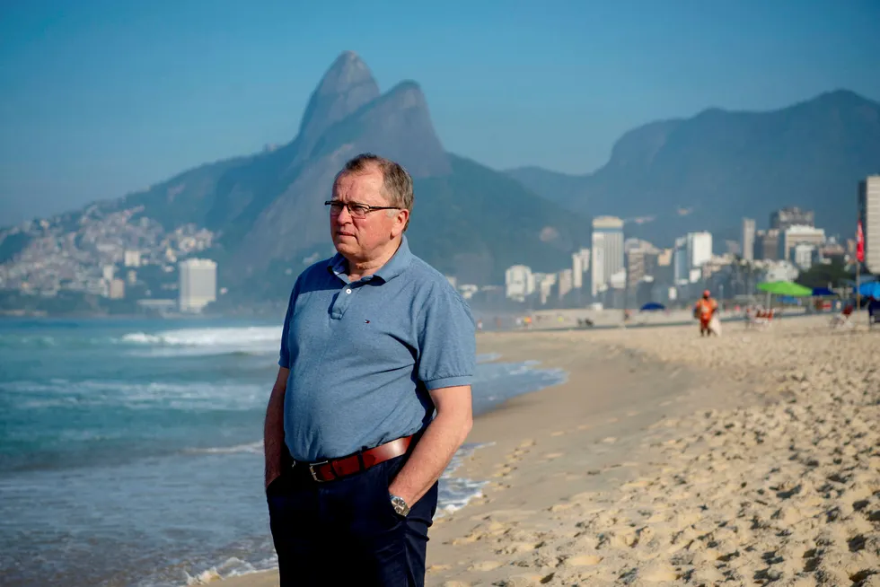 Eldar Sætre på Ipanemastranden i Rio under et besøk i Brasil