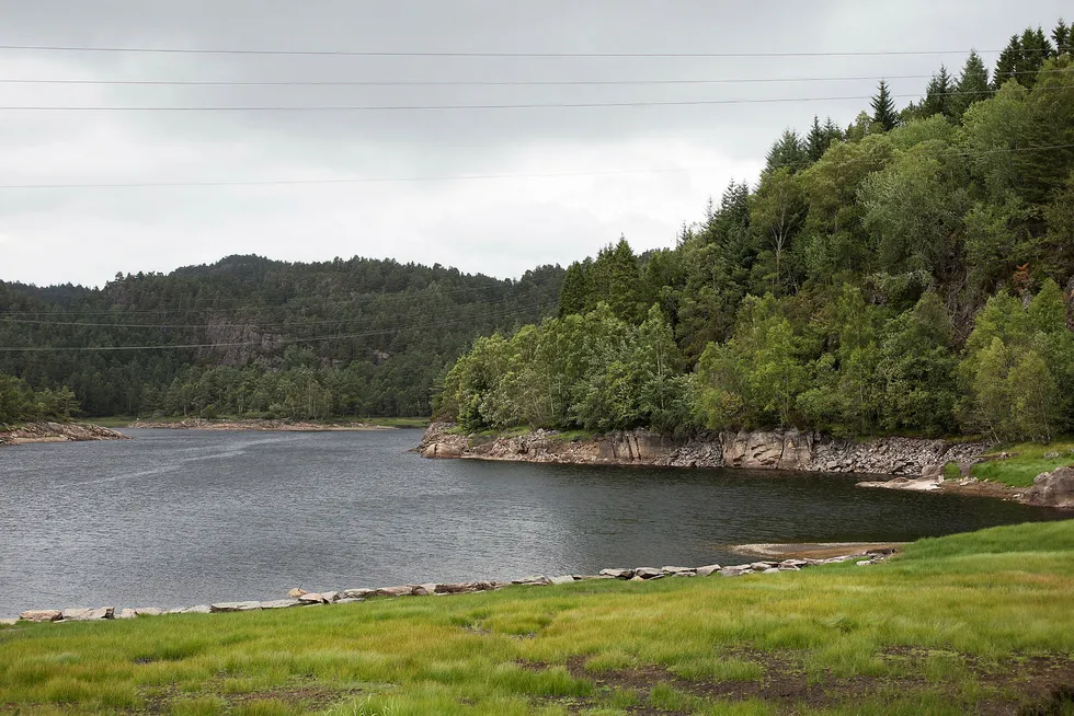 Drikkevannet Kleppevannet er i ferd med å gå tomt. Innbyggerne på Askøy er blant dem som trues av vannmangel. Foto: Silje Katrine Robinson